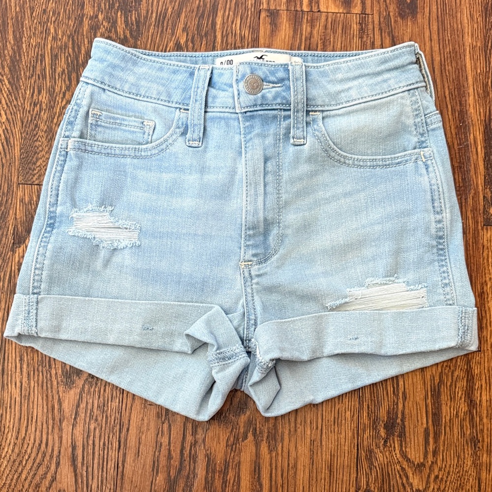 Hollister Light Wash Curvy High Rise Rolled Cuff 3” Denim Soft Stretch Shorts